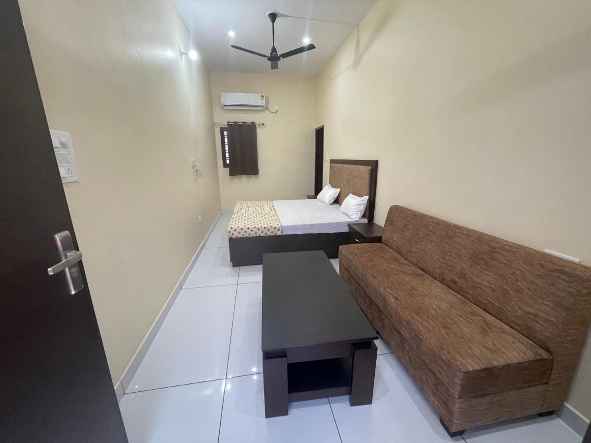 Bld Restaurant And Home Stay 데라둔 외부 사진